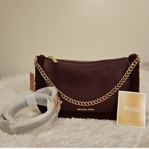 NWT. Michael Kors Camela Medium
Pouchette Crossbody With Dustbag. $448
Retail